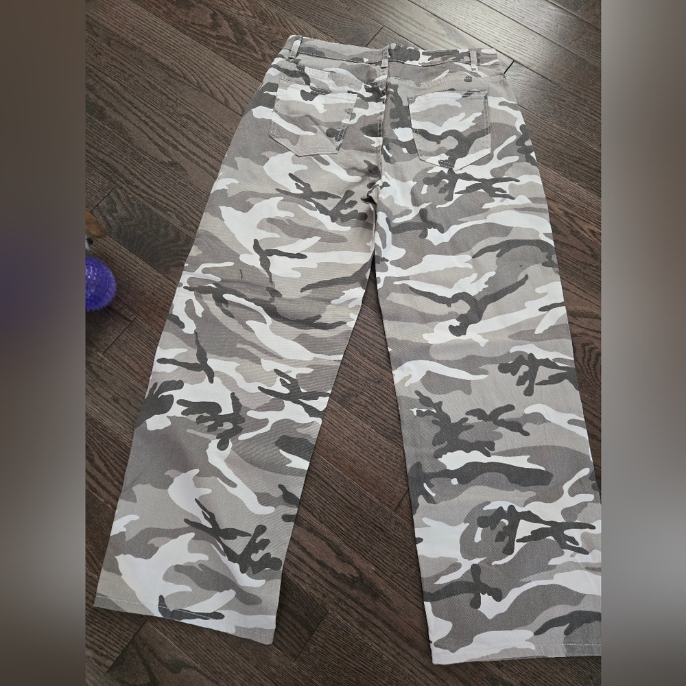 Womans pants - Picture 3 of 3